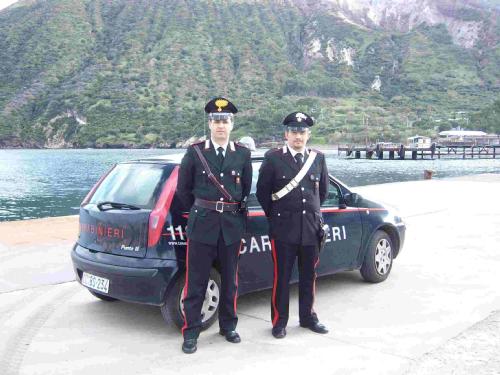 Carabinieri_Vulcano.jpg