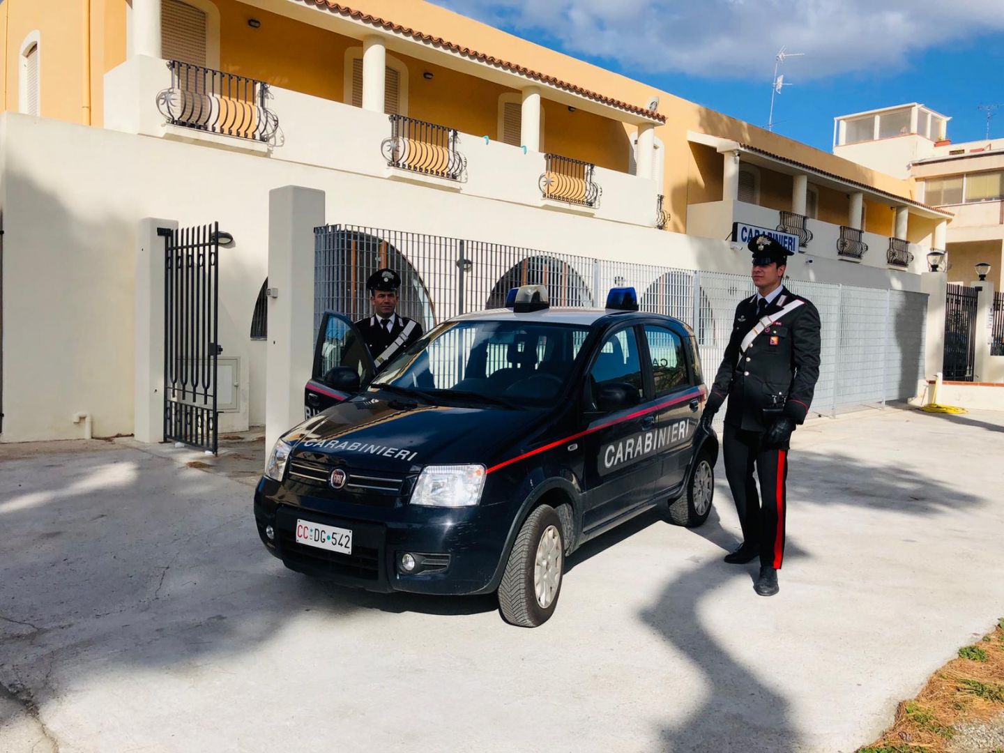 Lipari, secondo arresto dei carabinieri in pochi giorni. Stavolta per  stalking nei confronti dell'ex compagna - Notiziario delle isole Eolie #  Eolie News