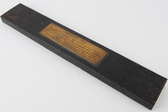 Barra standard in ferro battuto, utilizzata da Robert Mallet dal 1838 al 1842 per i test di corrosione.jpg