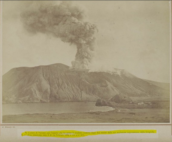 Cratere di Vulcano con l'aspetto che ha preso il prodotto eruttivo dopo due minuti dalla sua esplosione  14.02.1889.JPG